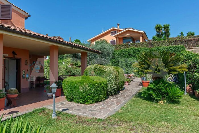 Casa quadrilocale in vendita in Via Codette, Riano