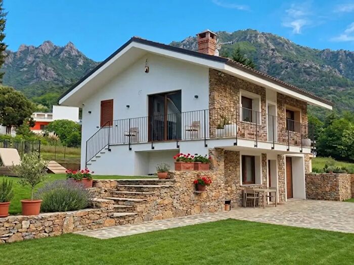 Casa con 6 locali in vendita in Via San Martino, Cantalupa