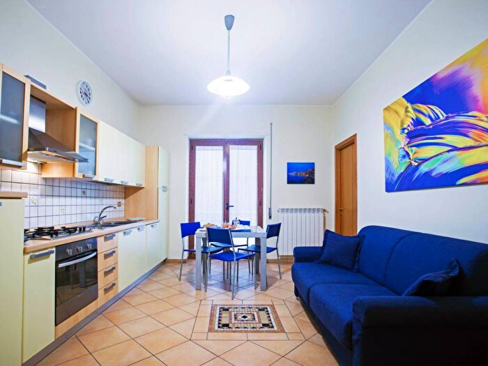 Appartamento trilocale in affitto in Vico Giuseppe Buonomo, Gaeta