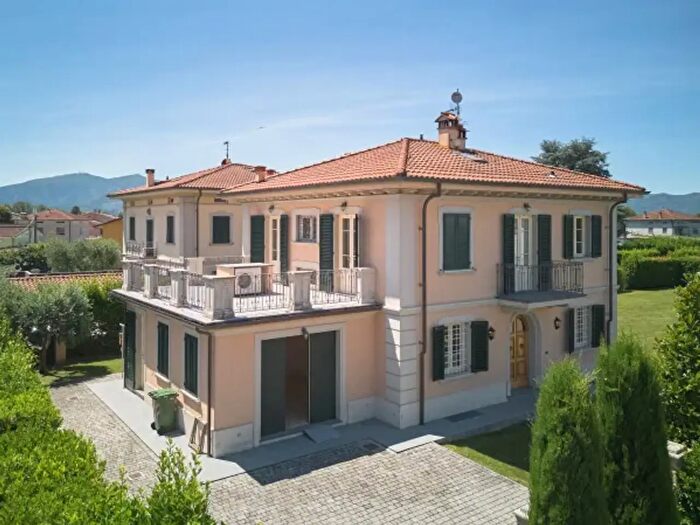 Casa con 6 locali in vendita in Via della Madonna, Capannori