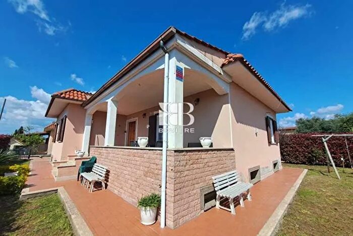 Casa con 6 locali in vendita in Via Gioacchino Loreti RomaTor Vergata, Roma