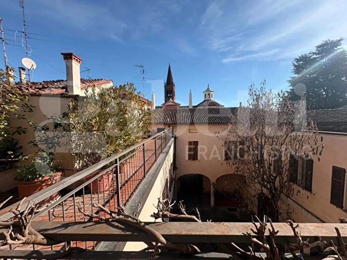 Appartamento con 5 locali in vendita in Piazza Sant Abbondio, Cremona