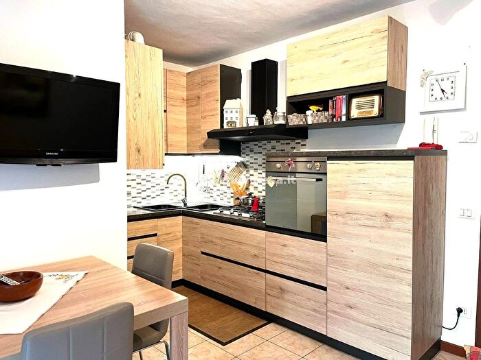 Appartamento bilocale in vendita in Via Donizzetti, Cornalba