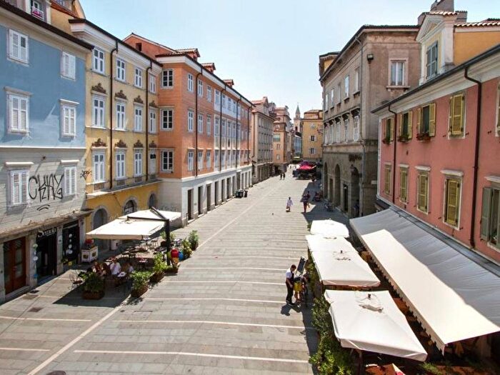 Appartamento bilocale in affitto in Piazza di Cavana, Città Vecchia, Trieste