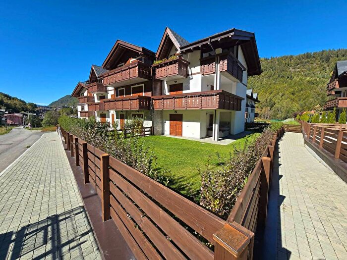 Appartamento trilocale in affitto in Via Europa, Aprica