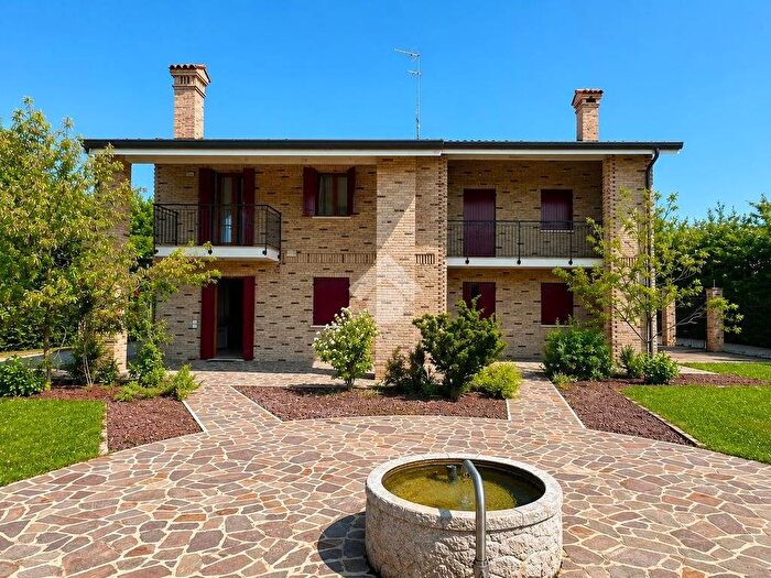 Casa con 5 locali in affitto in Via Noalese, Centro, Zero Branco