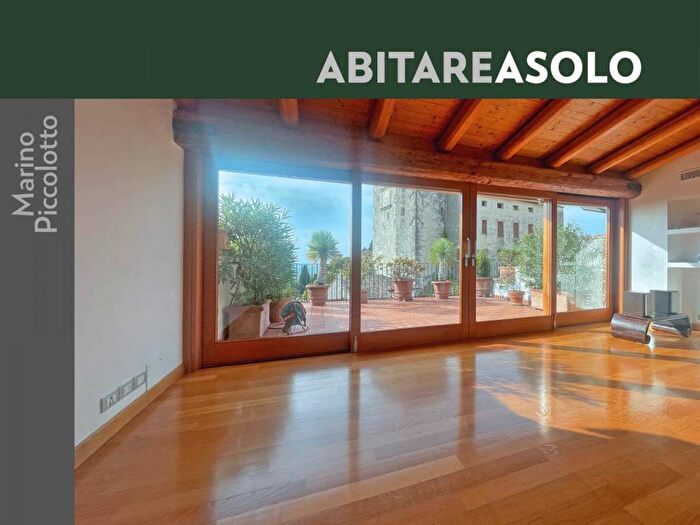 Appartamento trilocale in affitto in via Collegio, Centro, Asolo