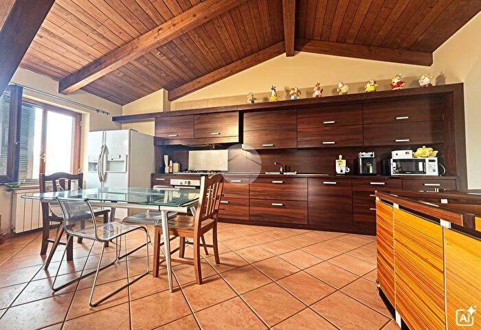 Appartamento con 6 locali in vendita in Via Ugo Foscolo, Giugliano In Campania