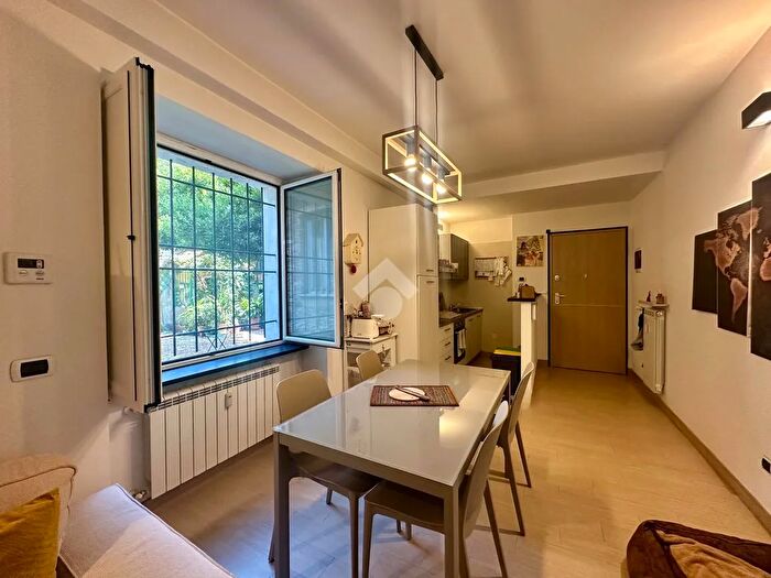 Appartamento trilocale in vendita in Via Calvisio, Finale Ligure