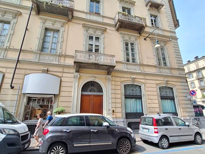 Appartamento trilocale in affitto in Via dei Mille, Via Roma, Torino