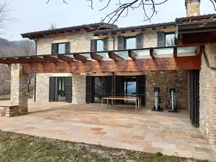 Casa con 15 locali in vendita in Bettola