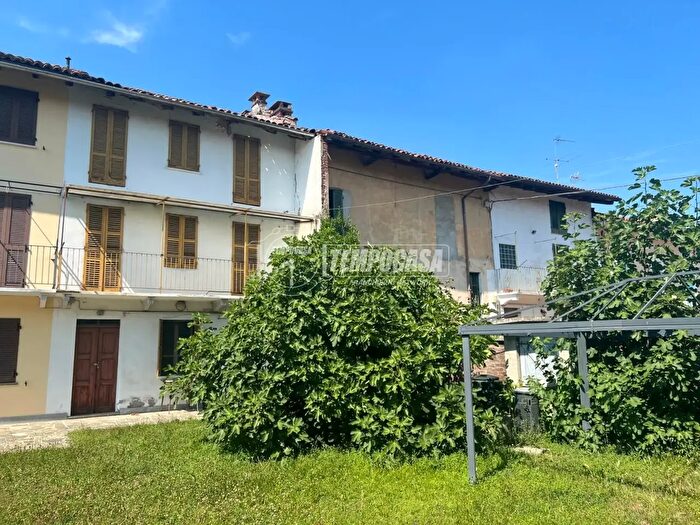 Casa con 8 locali in vendita in Via G Garibaldi, Cerro Tanaro