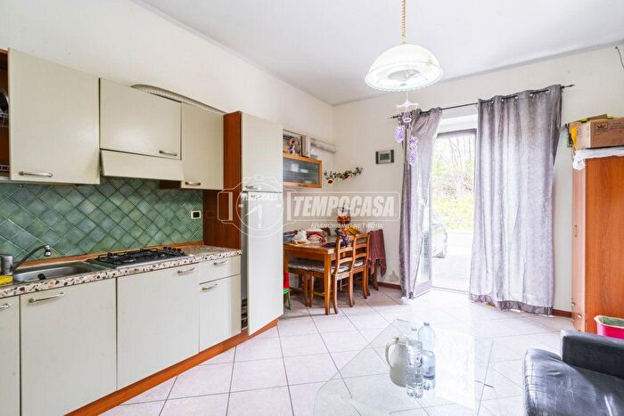 Appartamento trilocale in vendita in Via Marche, Montecosaro