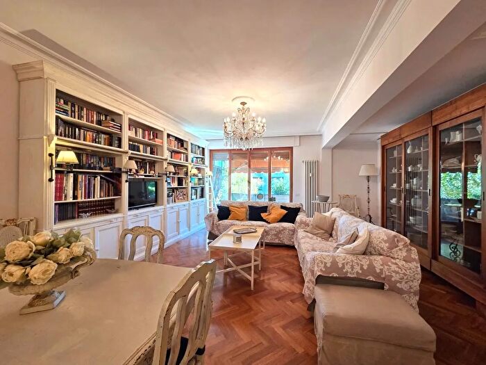 Appartamento con 8 locali in vendita in Galleria Vittorio Veneto, Prato