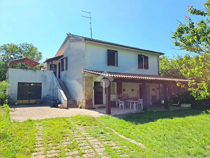 Casa quadrilocale in vendita in Via del Prataccio, Rignano Flaminio