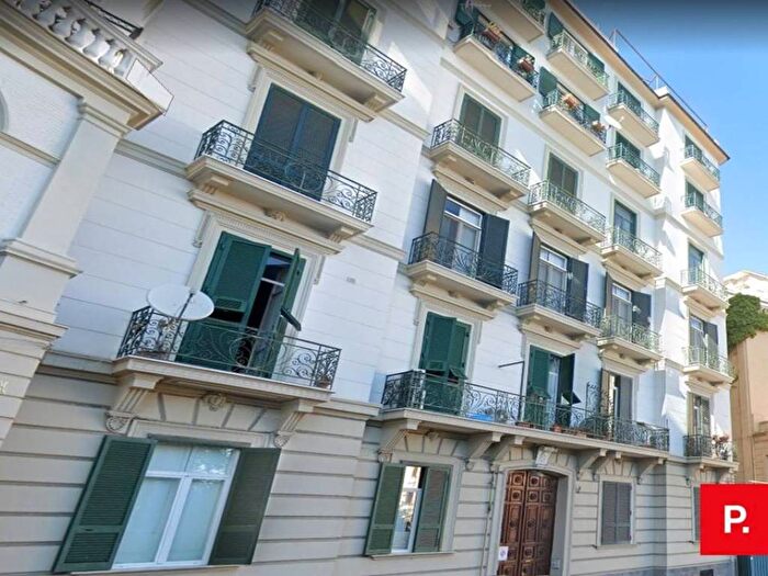 Appartamento trilocale in affitto in via tasso, Piazza Amedeo Parco Margherita, Napoli