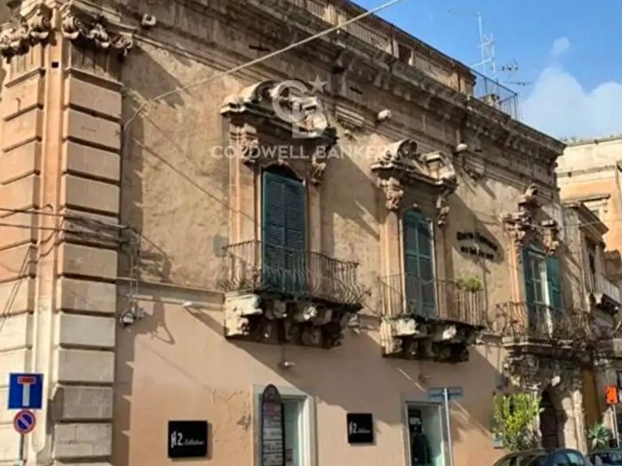 Appartamento con 11 locali in vendita in Via Campailla, Modica