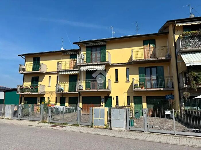 Casa trilocale in vendita in Via Generale Carlo Alberto dalla Chiesa, Agnadello