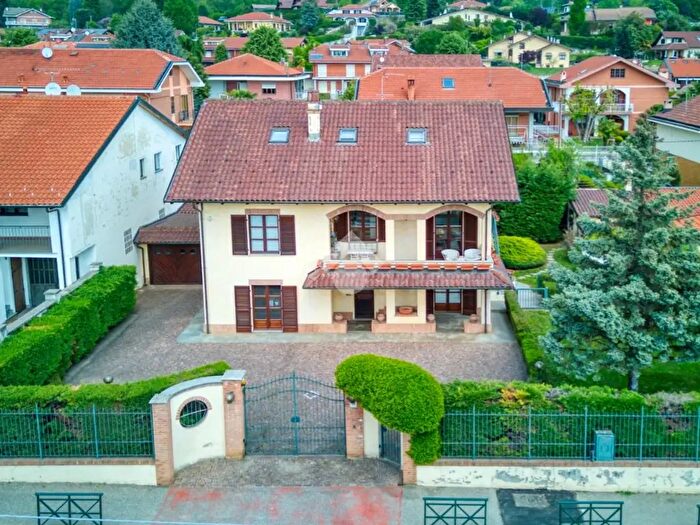 Casa con 7 locali in vendita in Via Rivoli, Villarbasse