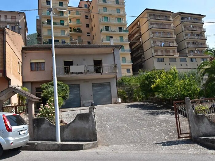 Appartamento con 7 locali in vendita in Via San Rocco, Sala Consilina
