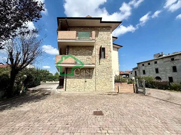 Casa quadrilocale in vendita in Via Lodi Vecchio, Lodi