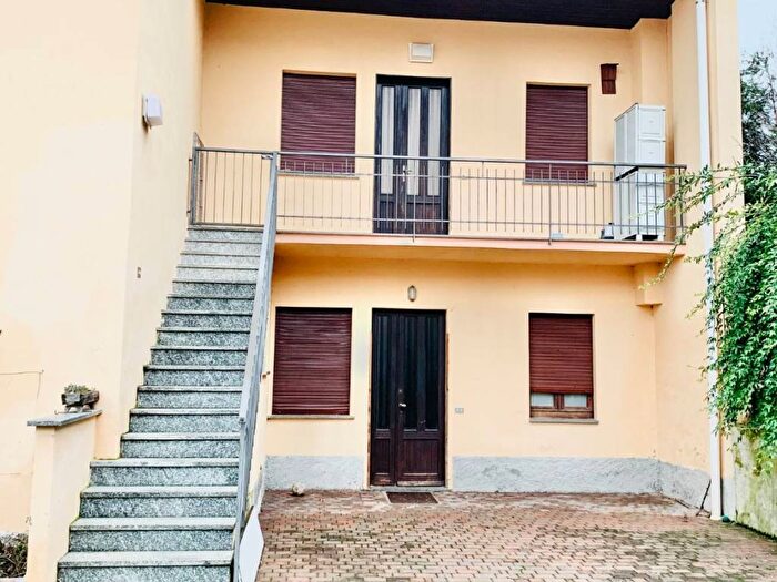 Appartamento trilocale in affitto in Via Camillo Benso di Cavour, Centro, Jerago con Orago