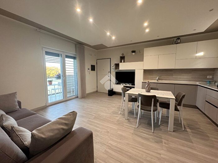 Appartamento trilocale in vendita in Via Nazionale, Bari