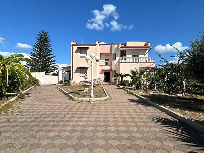 Casa con 8 locali in vendita in Via del Faro, Taranto
