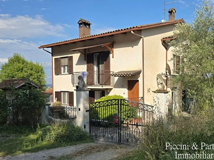 Casa con 12 locali in vendita in Località Mecucciami, Castiglione Del Lago