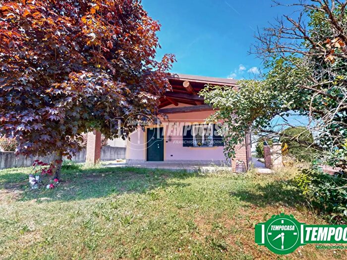 Casa con 6 locali in vendita in Via Irmo Ferrari, San Cristoforo