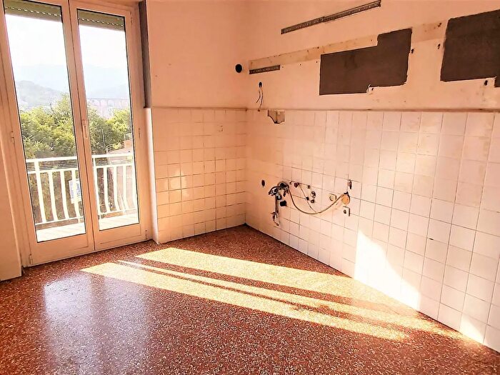 Appartamento con 7 locali in vendita in Salita Serra Riccò, Genova