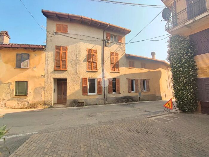 Casa con 10 locali in vendita in Via Cinque Martiri, Paderna