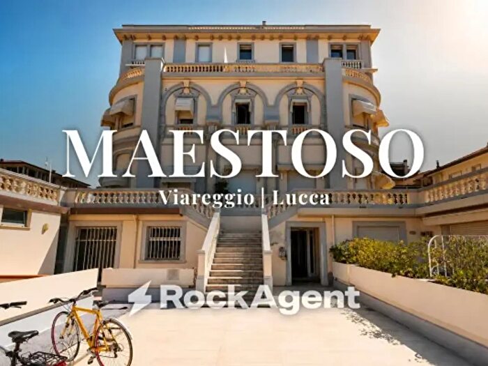 Appartamento bilocale in vendita in Viale Giosuè Carducci a, Viareggio