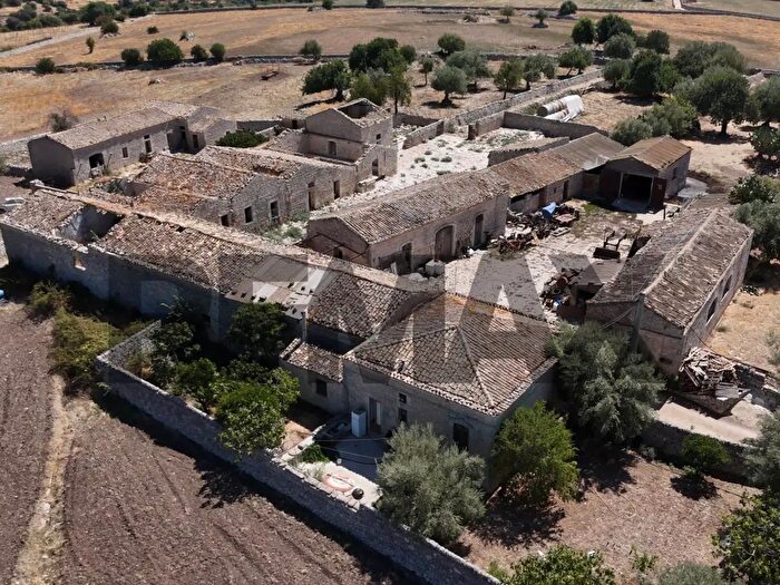 Casa con 10 locali in vendita in Cda Ciaceri Donna Rammunna Snc, Modica