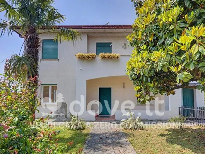 Appartamento con 6 locali in vendita in Via Firenze, Villafranca Padovana