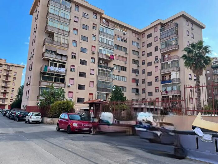 Appartamento con 5 locali in vendita in Via Emilio Salgari, Palermo