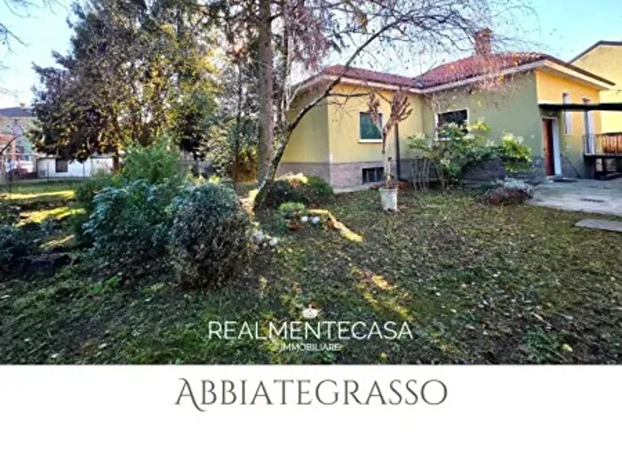 Casa quadrilocale in vendita in Via Aurelio Saffi, Abbiategrasso