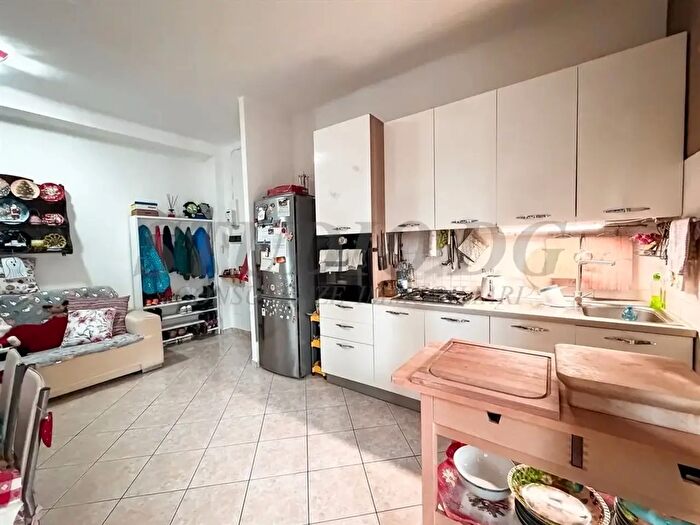 Appartamento trilocale in vendita in Via Caravaggio, Cesano Maderno