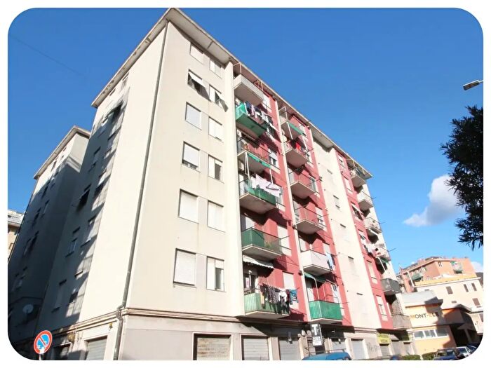 Appartamento quadrilocale in vendita in Via Vezzani, Genova
