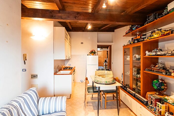 Appartamento bilocale in vendita in Via Borgo delle Noci, Civate