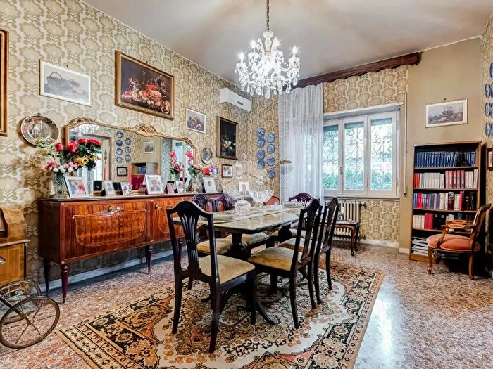 Appartamento con 5 locali in vendita in Via Isola Bella, Roma