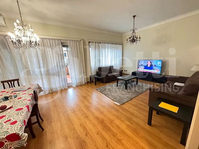 Appartamento con 6 locali in vendita in Via Montemignaio, Roma