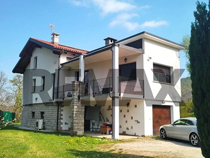 Casa con 8 locali in vendita in Borgata Piancera, Giaveno