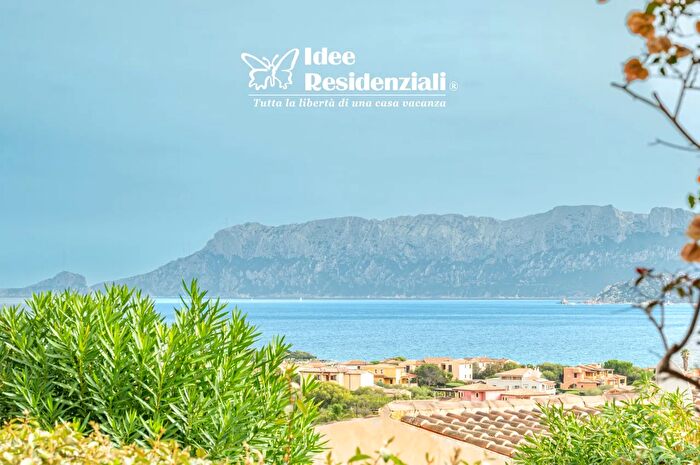 Casa con 6 locali in vendita in Via Giuanne Secche, Olbia