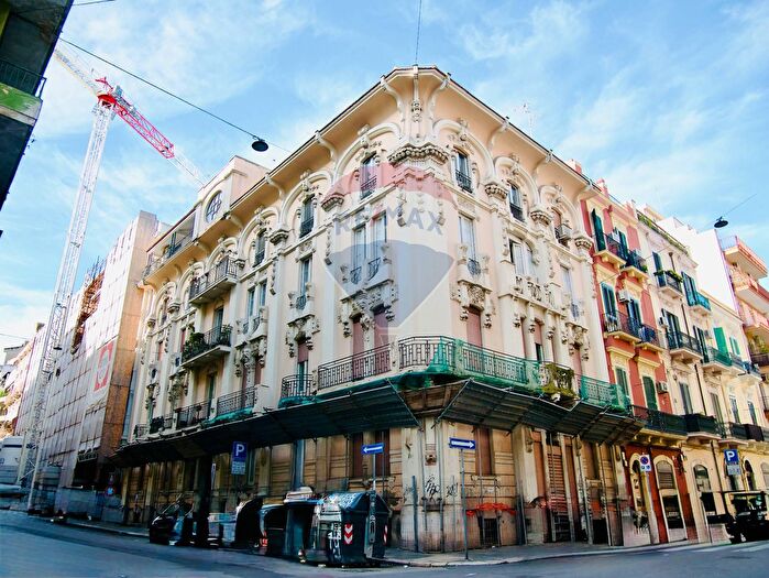 Appartamento trilocale in vendita in Via Crisanzio, Bari