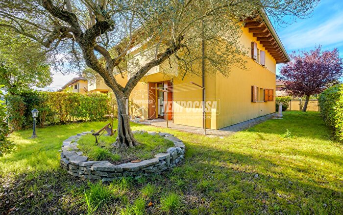 Appartamento trilocale in vendita in Via II Agosto, Medicina