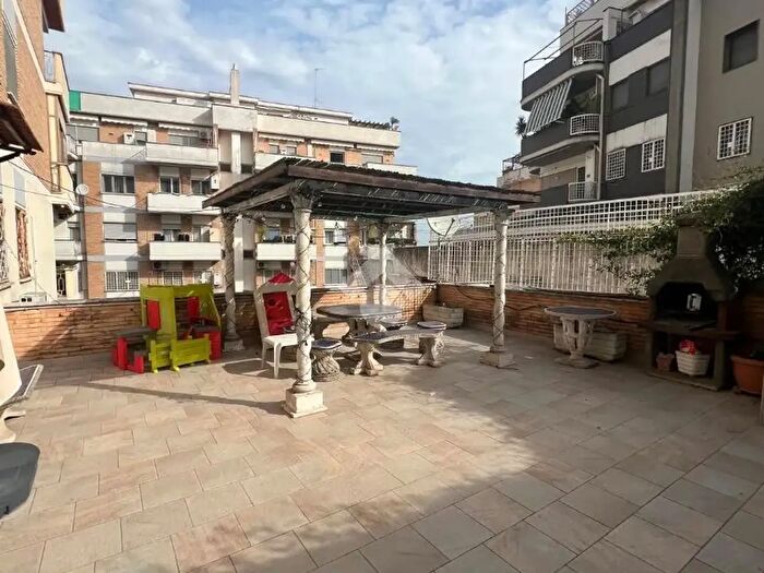 Appartamento bilocale in affitto in Via Nostra Signora di Lourdes, Roma