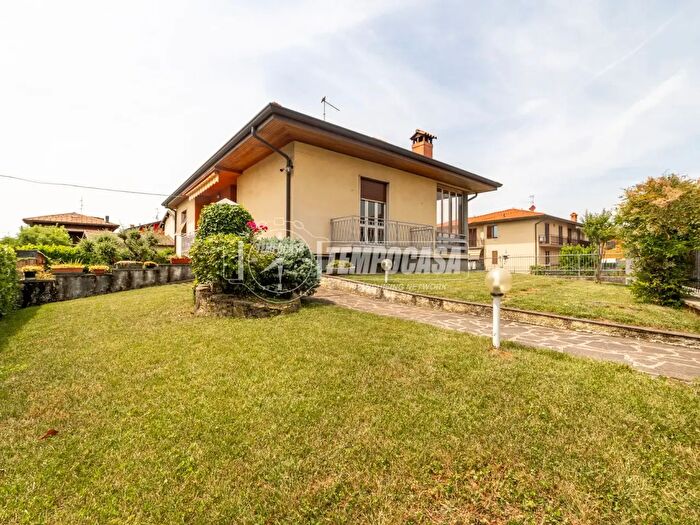 Casa quadrilocale in vendita in Via Pavia, Seriate