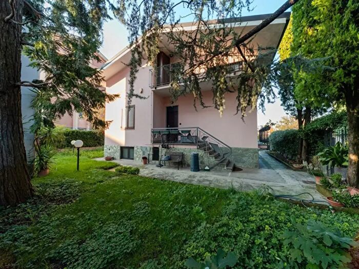 Casa quadrilocale in vendita in Via Leonardo da Vinci, Muggiò
