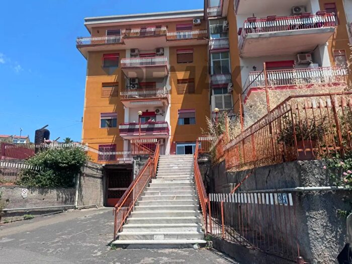 Appartamento trilocale in vendita in Corso dei Mille, Catania